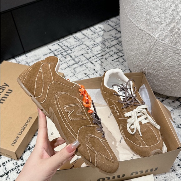 Cinnamon Suede New Balance X Miu Miu 530 Sl Sneakers - Picture 1 of 9